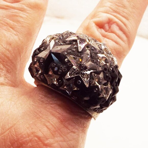 SWAROVSKI BLACK, GUNMETAL & CLEAR CRYSTALS "STARS STARS STARS" DOME SZ8 RING 25 - Picture 4 of 6